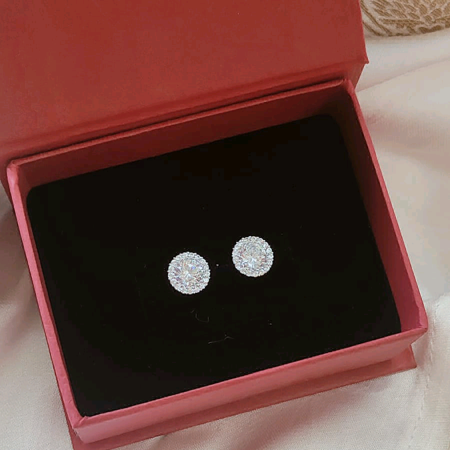 Sparkling Round Stud Earrings 
